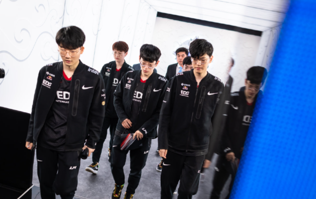 和俱乐部的 和俱乐部的